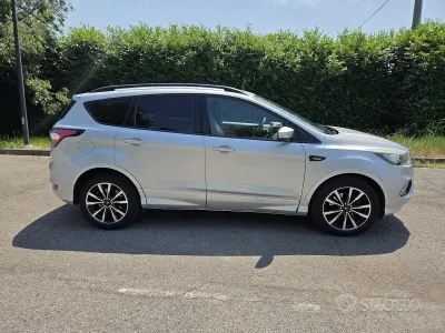 Usata Ford Kuga ST-Line 120 CV (88 kW) 2018 Grigio SUV