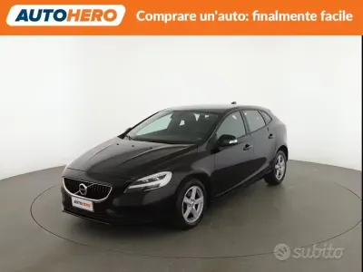 Usata Volvo V40 Kinetic 122 CV (89 kW) 2018 Nero Berlina