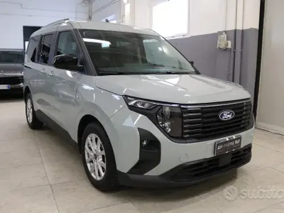 Usata Ford Tourneo Courier Titanium 125 CV (91 kW) 2024 Grigio Monovolume