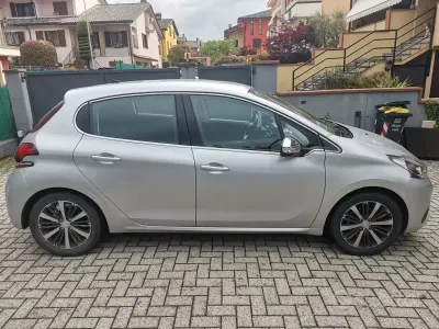 Usata Peugeot 208 Allure 115 CV (84 kW) 2016 Grigio Utilitaria