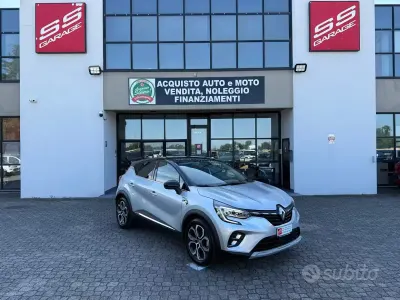 Usata Renault Captur Techno 101 CV (74 kW) 2023 Grigio SUV