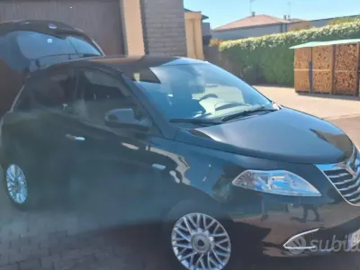 Usata Lancia Ypsilon 69 CV (50 kW) 2016 Nero Utilitaria