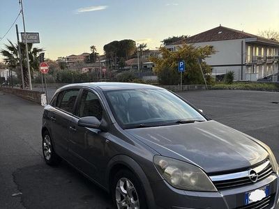Usata Opel Astra 101 CV (74 kW) 2005 Grigio Berlina