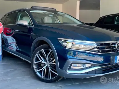 Usata VW Passat 240 CV (176 kW) 2020 Bluazzurro Station wagon