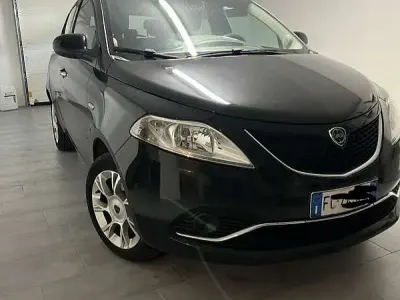Usata Lancia Ypsilon Gold 95 CV (69 kW) 2016 Utilitaria