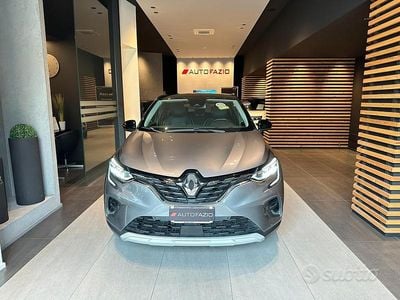 Usata Renault Captur Techno 91 CV (66 kW) 2024 Grigio SUV