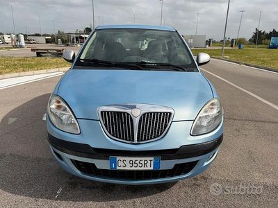 Usata Lancia Ypsilon 75 CV (55 kW) 2005 Blu Utilitaria