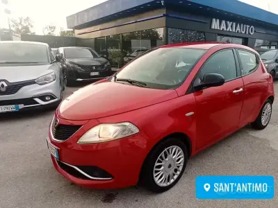 Usata Lancia Ypsilon 69 CV (50 kW) 2015 Rosso Utilitaria