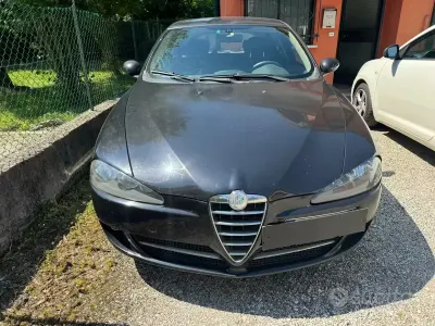 Usata Alfa Romeo 147 120 CV (88 kW) 2008 Nero Utilitaria