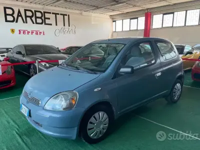 Usata Toyota Yaris 68 CV (50 kW) 2000 Grigio Berlina
