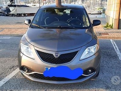 Usata Lancia Ypsilon 80 CV (58 kW) 2016 Grigio Utilitaria