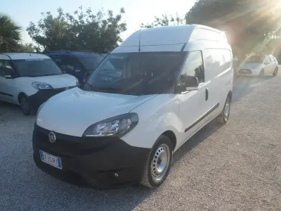 Usata Fiat Doblò 120 CV (88 kW) 2022 Bianco Monovolume