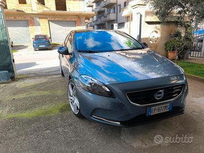 Usata Volvo V40 Momentum 115 CV (84 kW) 2012 Verde Berlina