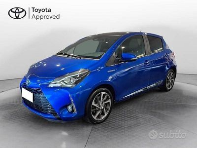 Usata Toyota Yaris Hybrid Style 101 CV (74 kW) 2018 Blu Berlina