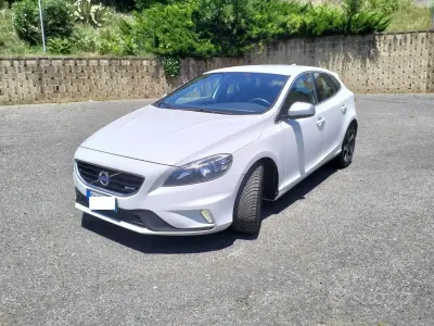 Usata Volvo V40 R-Design 150 CV (110 kW) 2015 Bianco Berlina