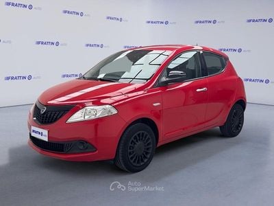 Usata Lancia Ypsilon Silver 70 CV (51 kW) 2023 Rosso Utilitaria