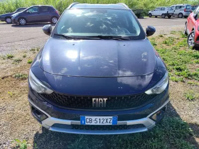 Usata Fiat Tipo Cross 101 CV (74 kW) 2020 Blu/azzurro Berlina