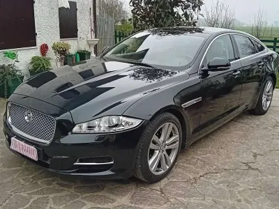 Usata Jaguar XJ Premium Luxury 275 CV (202 kW) 2011 Verde Berlina