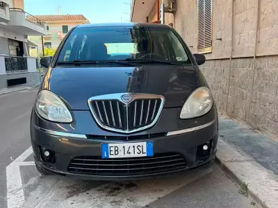 Usata Lancia Musa 95 CV (69 kW) 2010 Grigio Monovolume