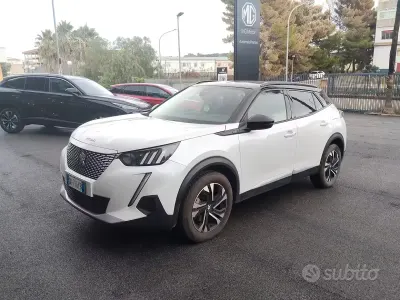Usata Peugeot e-2008 GT 56 kW (77 CV) 2022 Bianco SUV