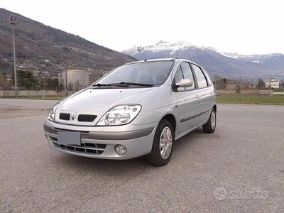Usado Renault Scénic 107 CV (78 kW) 2002 Gris Monovolumen
