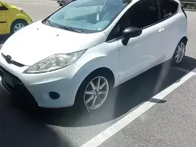 Usata Ford Fiesta 82 CV (60 kW) 2010 Bianco Berlina