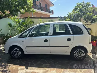 Usata Opel Meriva Club 90 CV (66 kW) 2009 Bianco Monovolume