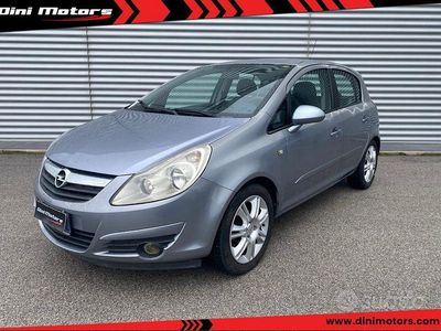 Begagnad Opel Corsa Cosmo 90 HK (66 kW) 2007 Vit Sedan