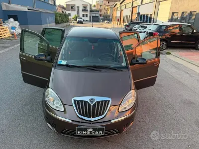 Usata Lancia Musa Gold 95 CV (69 kW) 2010 Marrone Monovolume
