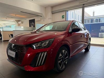 Nuova Peugeot 208 Allure 100 CV (73 kW) 2025 Rosso Utilitaria