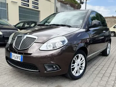 Usata Lancia Ypsilon Platinum 69 CV (50 kW) 2011 Bronzo Utilitaria