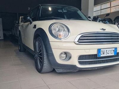 Usata Mini Cooper D 108 CV (79 kW) 2009 Beige Utilitaria