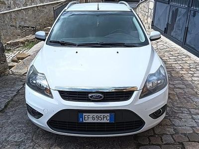 Usata Ford Focus 110 CV (80 kW) 2010 Bianco Station wagon