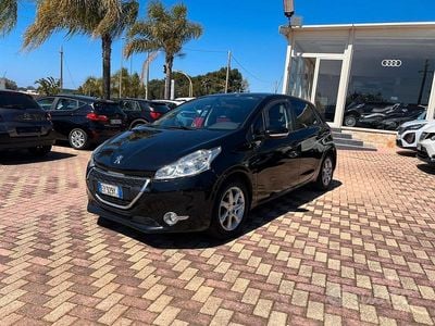 Usata Peugeot 208 Allure 82 CV (60 kW) 2013 Nero Utilitaria