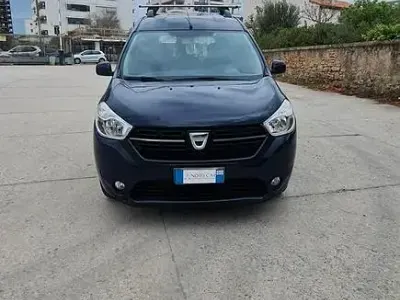 Usata Dacia Dokker Lauréate 90 CV (66 kW) 2017 Blu Monovolume