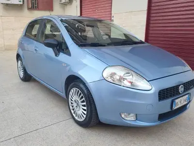 Usata Fiat Grande Punto 75 CV (55 kW) 2007 Bluazzurro Utilitaria