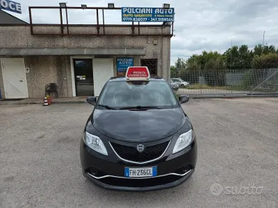 Usata Lancia Ypsilon Gold 69 CV (50 kW) 2017 Nero Utilitaria