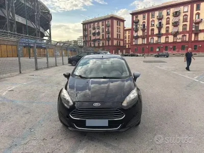 Usata Ford Fiesta 97 CV (71 kW) 2013 Nero Berlina