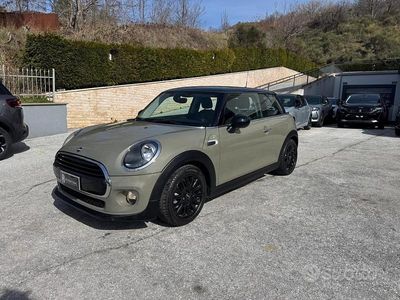 Usata Mini Cooper D Business 116 CV (85 kW) 2019 Grigio Utilitaria