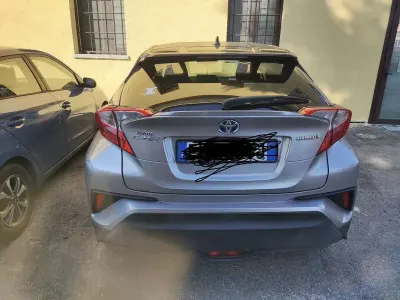Usata Toyota C-HR Active 98 CV (72 kW) 2017 SUV