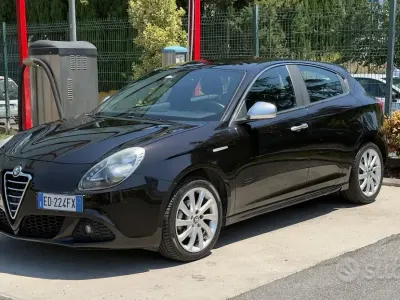 Usata Alfa Romeo Giulietta Exclusive 105 CV (77 kW) 2010 Viola Utilitaria