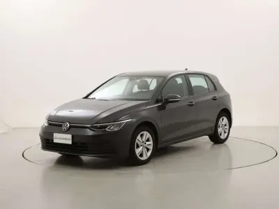 Usata VW Golf VIII Life 131 CV (96 kW) 2023 Grigio Berlina