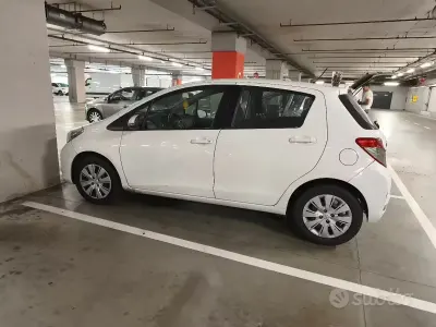 Begagnad Toyota Yaris Trend 69 HK (50 kW) 2013 Vit Halvkombi