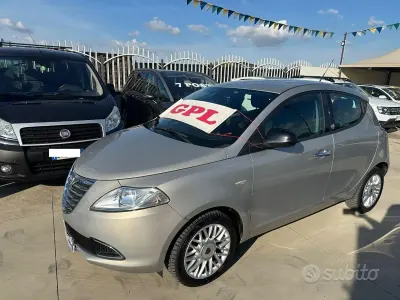 Usata Lancia Ypsilon Gold 69 CV (50 kW) 2013 Grigio Utilitaria
