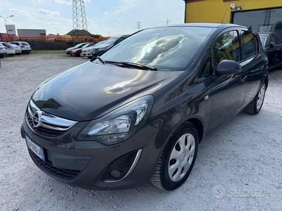 Usata Opel Corsa 101 CV (74 kW) 2014 Marrone Utilitaria