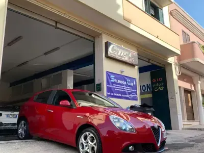 Usata Alfa Romeo Giulietta Sprint 120 CV (88 kW) 2016 Rosso Utilitaria
