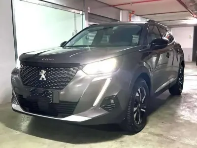Usata Peugeot 2008 Allure 102 CV (75 kW) 2022 Argento SUV
