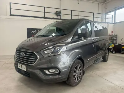Usata Ford Tourneo Custom Titanium 150 CV (110 kW) 2022 Grigio scuro Furgone