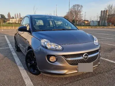 Usata Opel Adam Glam 101 CV (74 kW) 2019 Nero Utilitaria