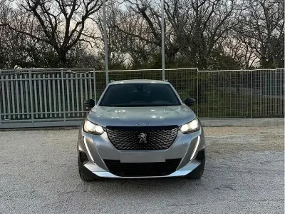 Usata Peugeot 2008 131 CV (96 kW) 2023 Grigio SUV